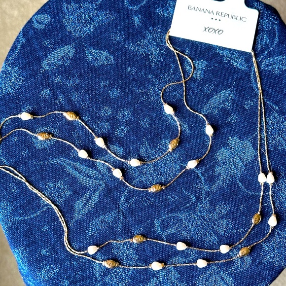 Banana Republic Long Layered Pearl and Gold Necklace - Picture 4 of 4